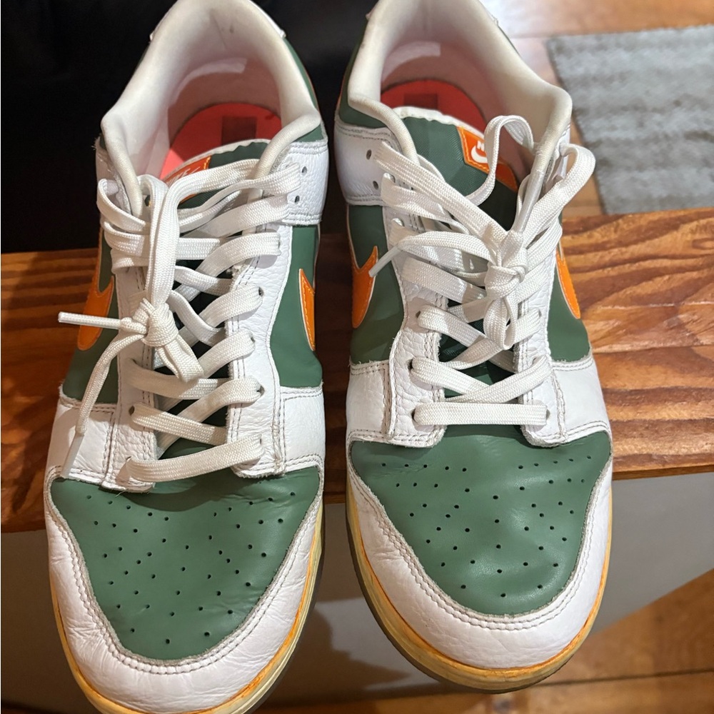 Nike Dunk Low athletic shoe size 12.